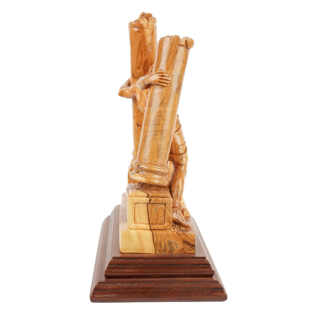 Handgeschnitzte Skulptur „Samson zerstört die Säulen“ – Olivenholzkunst aus Bethlehem (28 cm)